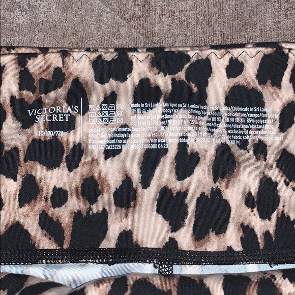 Cheetah Victoria’s Secret leggings size medium - Picture 2 of 4